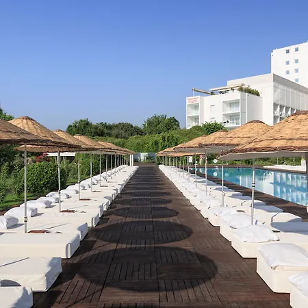 מלון Su & Aqualand 5*